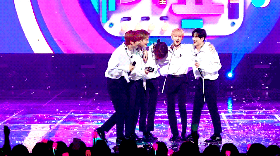 [잡담] 나 지금 뽕차서 그러는데 귀여운 뉴이스트 짤 좀 내놓을게; | 인스티즈