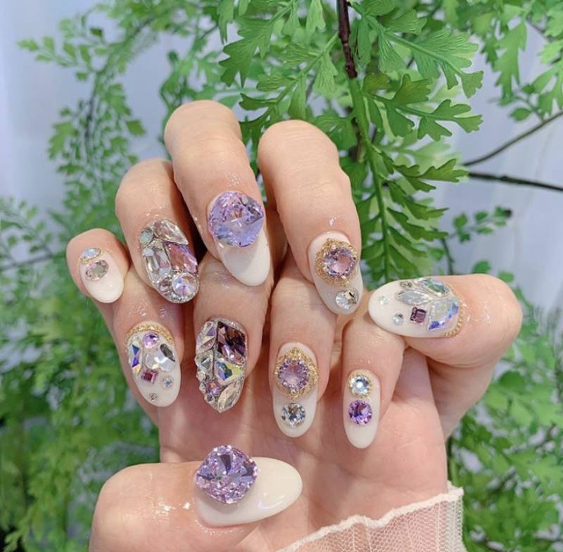 익들아 네일 둘중에 뭐가이뻐?? | 인스티즈