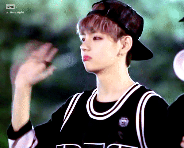 솔지기 진짜 무의미하긴한데 내기준 뷔 외모에서 매력포인트를 꼽자면 | 인스티즈