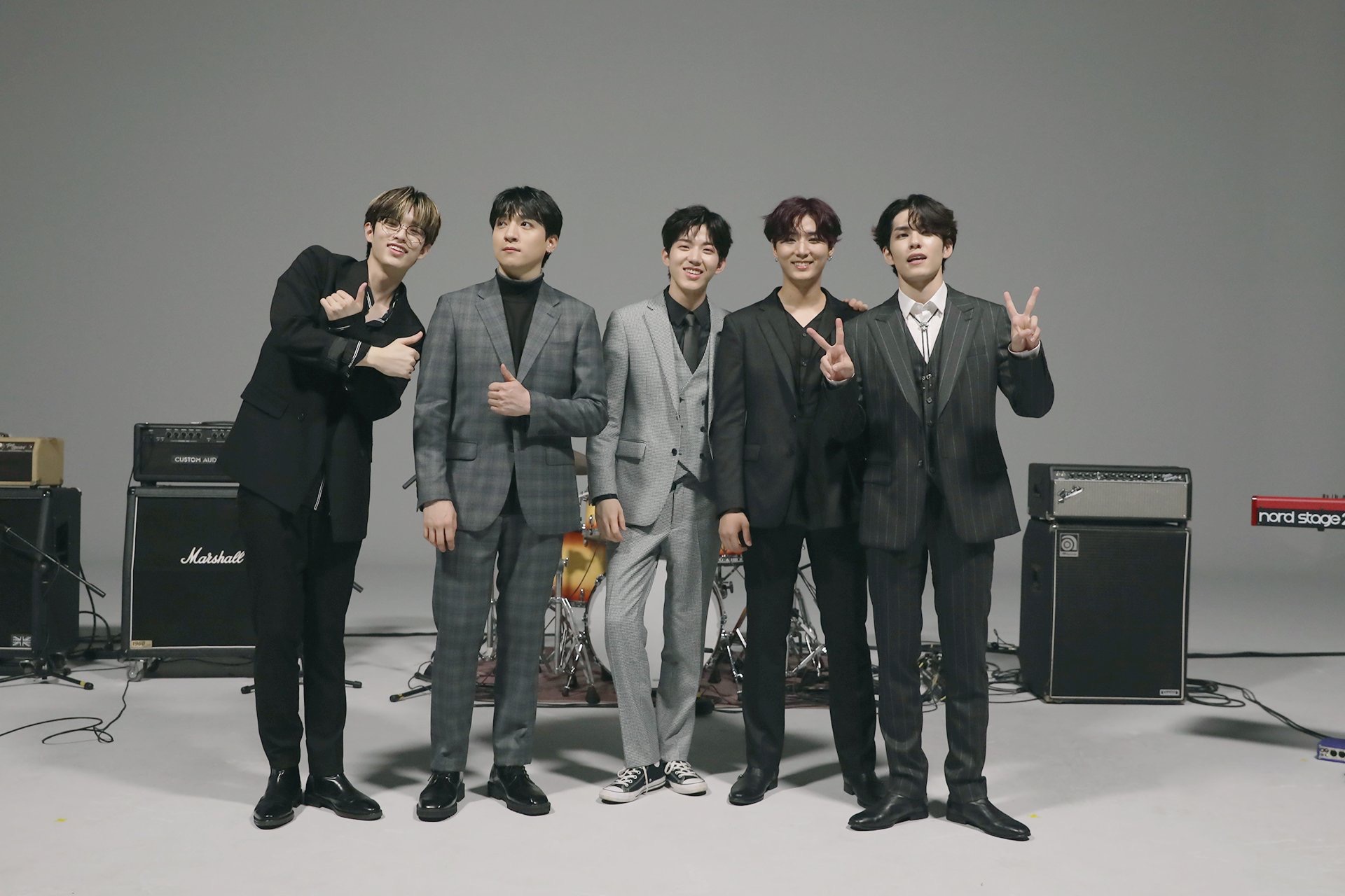 데이식스 성진 사진 되게 묘하게 찍는다 | 인스티즈