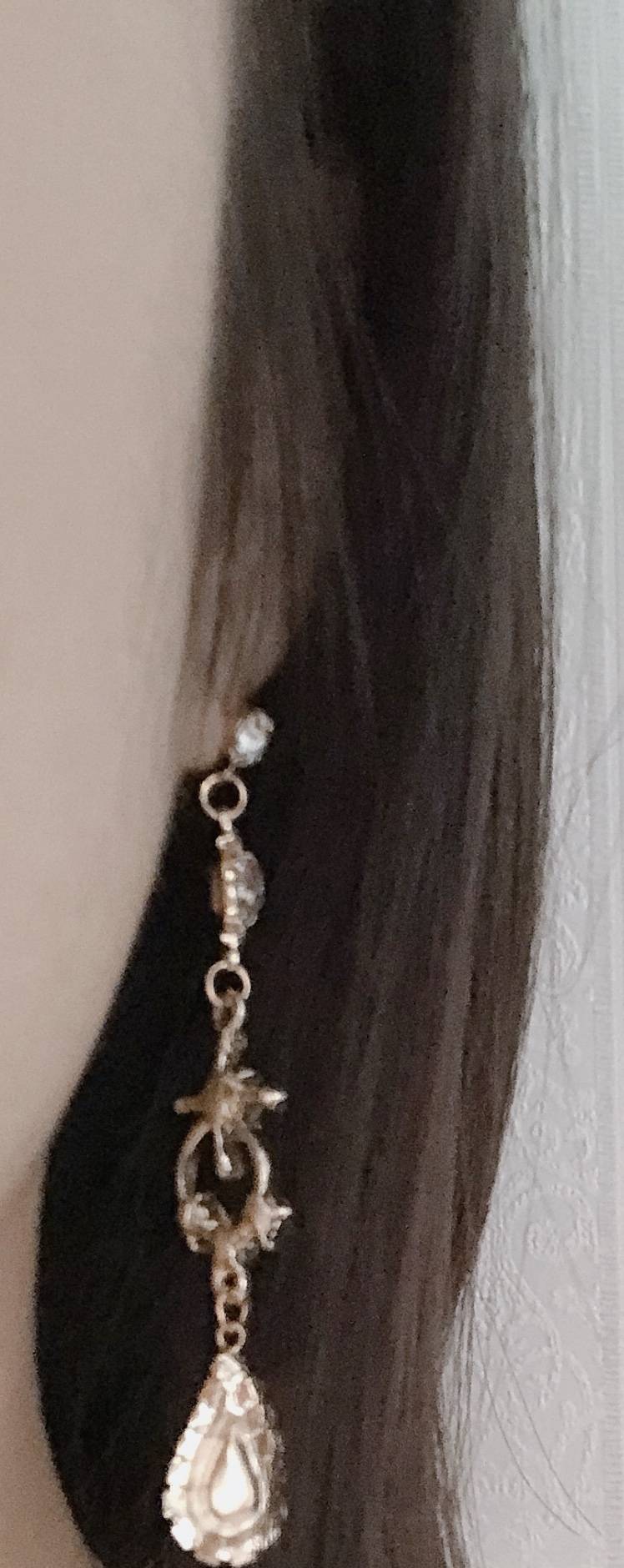 귀 뒤로 접혀 있어서 화려한 귀걸이 끼면 뒷면만 보여 ㅠㅠㅠ | 인스티즈