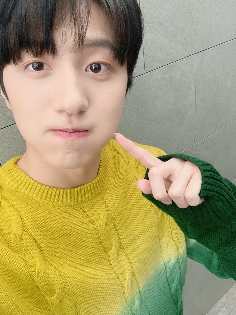 볼콕하는 찬희 넘 귀여워,,, | 인스티즈