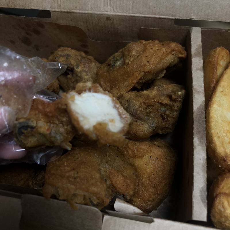 치킨 이렇게 돼있는데 배달원이 빼먹은건가?? | 인스티즈
