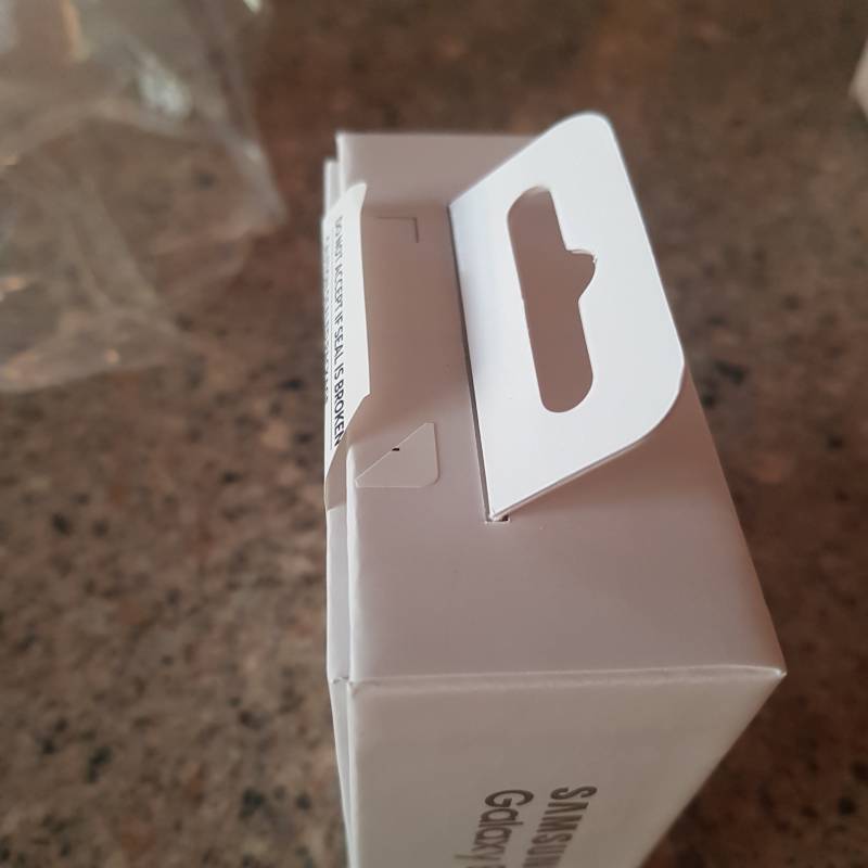 버즈 샀는데 그 새제품 인증? 스티커 떨어져서 왓다 | 인스티즈