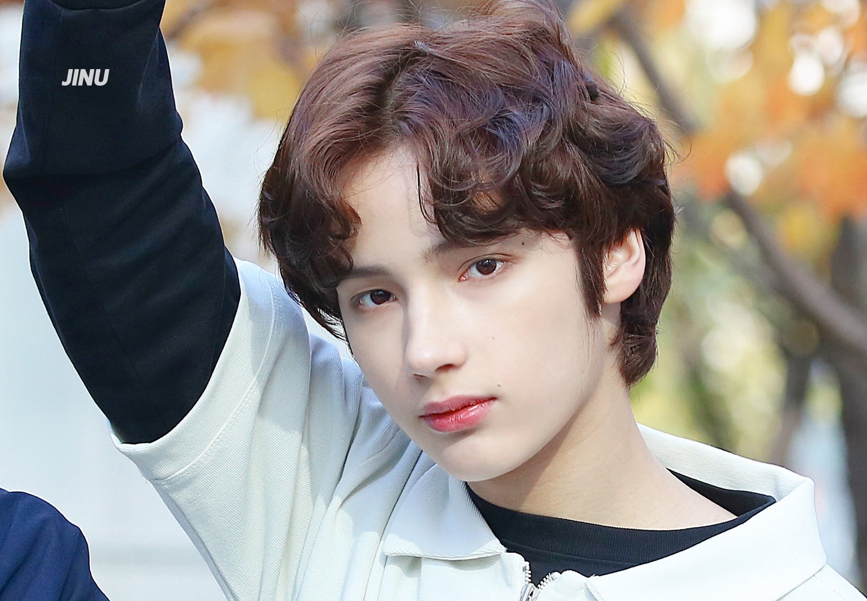 아니 나 갤러리보다 놀랬어; 투바투 휴닝카이 데뷔곡 활동때랑 943 활동때랑 분위기 확 다른 것 봐.. | 인스티즈