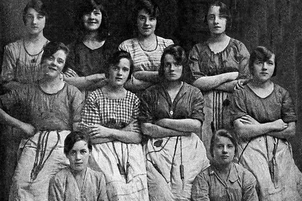 이 사진에서 소름돋는 거 찾아봐😟😟 | 인스티즈