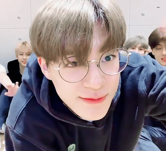 [잡담] 이제노 갭차이 진짜... "안경쓰고 공부만하던 전교회장의 실체"같음 | 인스티즈