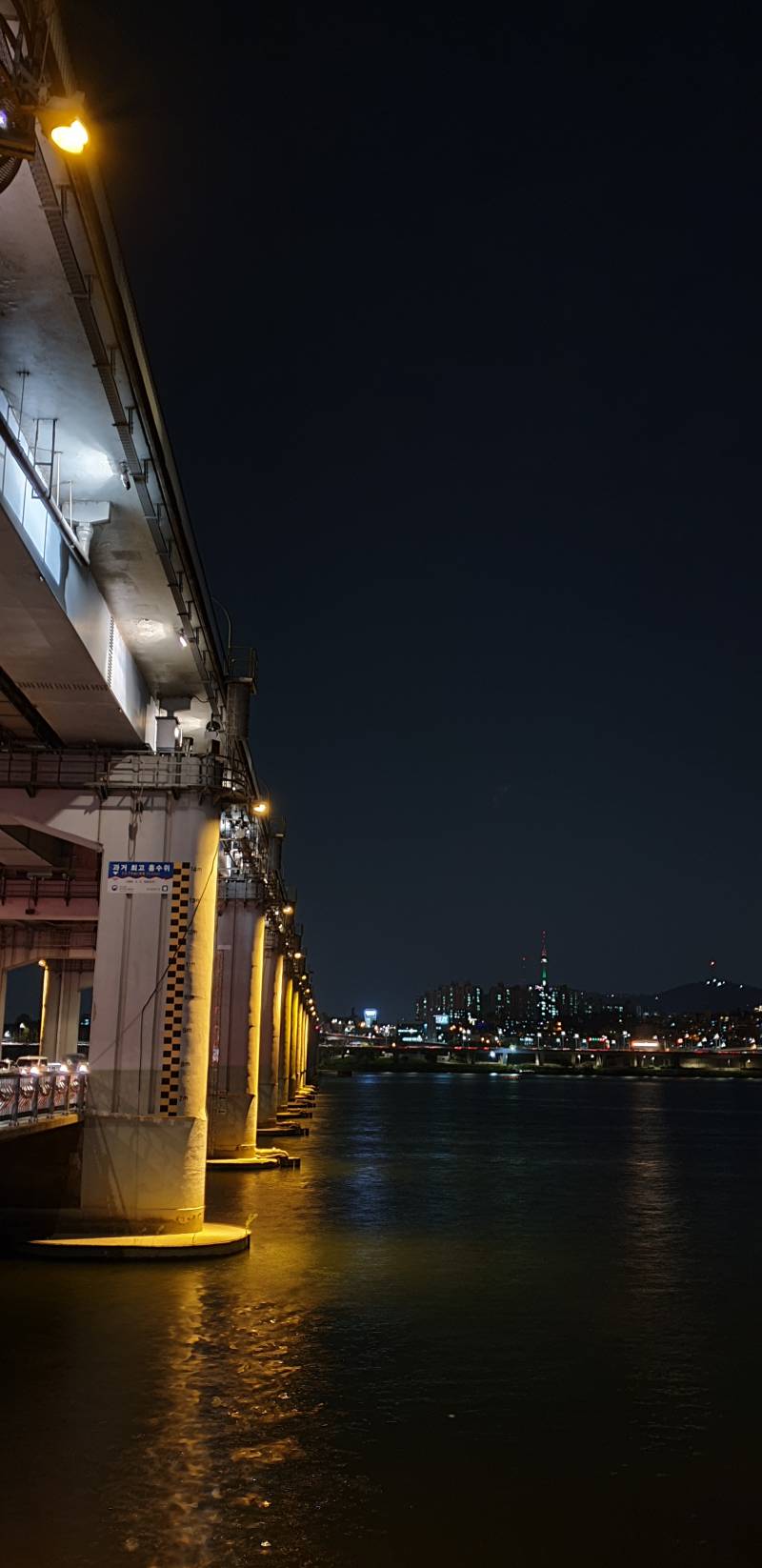 갤럭시인데 밤에 사진찍을때 야간모드 안하고 찍는익 아직도 있소 | 인스티즈