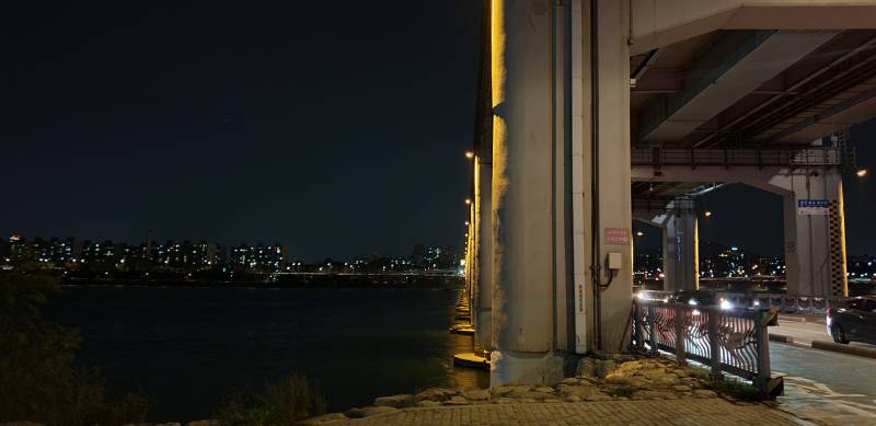 갤럭시인데 밤에 사진찍을때 야간모드 안하고 찍는익 아직도 있소 | 인스티즈