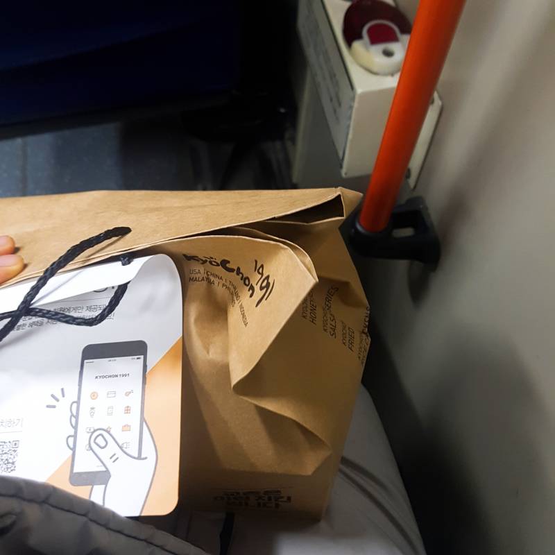 오 버스에 치킨 냄새 쩔어 | 인스티즈