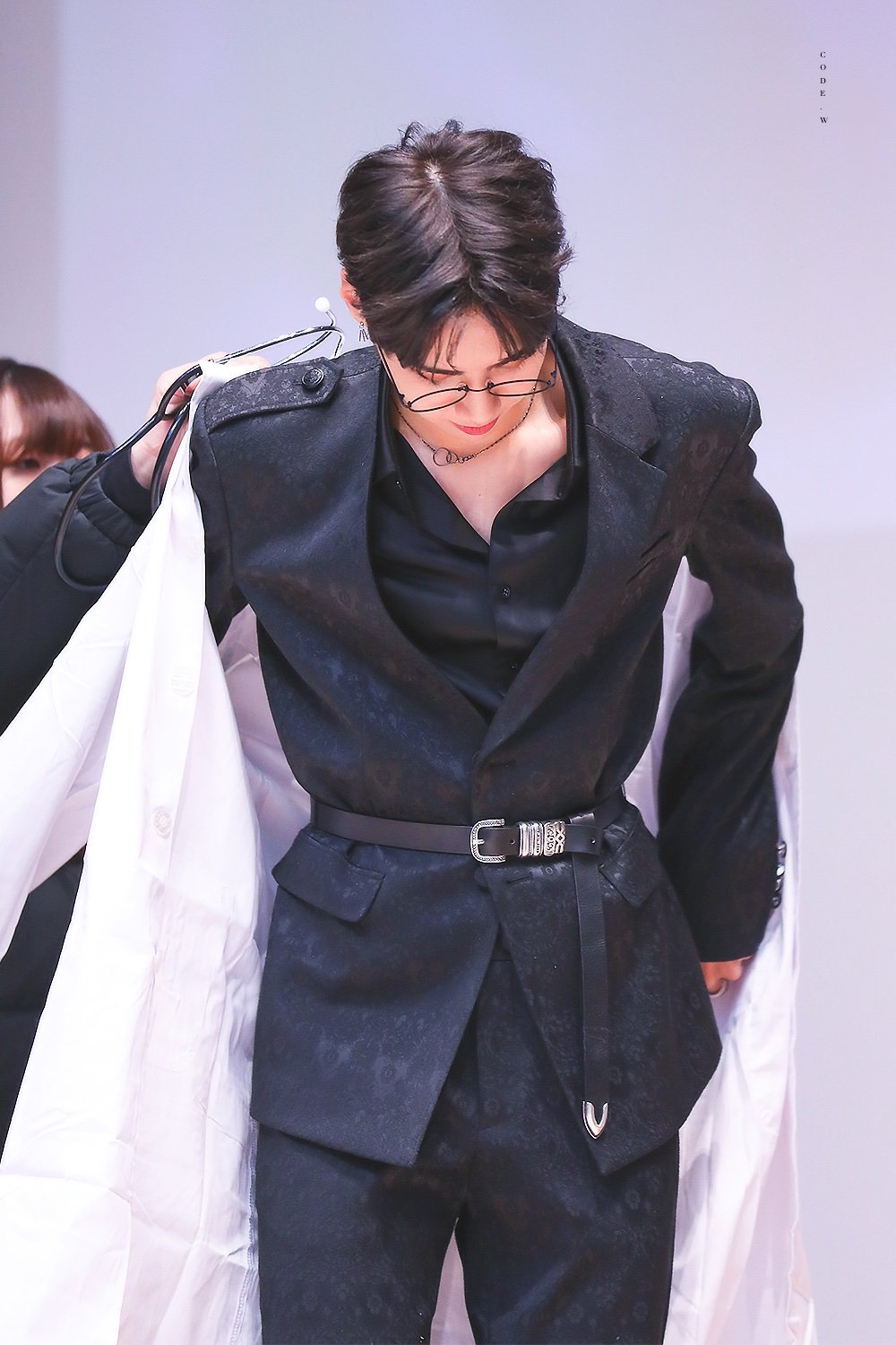 아 이진혁 옵이라니까~!!!! 눈뜨고잘봐바 여기보세요 | 인스티즈