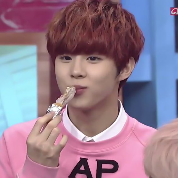 치킨은 별로 좋아하지 않는편인 김우석 | 인스티즈