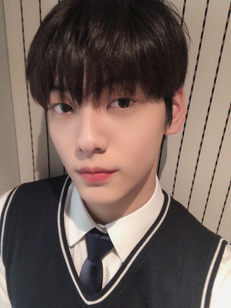 잊을만하면 꺼내보는 투바투 최수빈 교복셀카 | 인스티즈