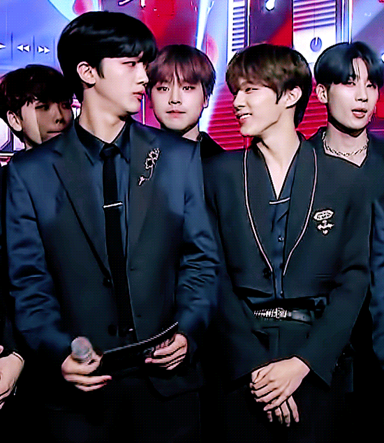 ㄱ 최애 둘 엮는사람 | 인스티즈