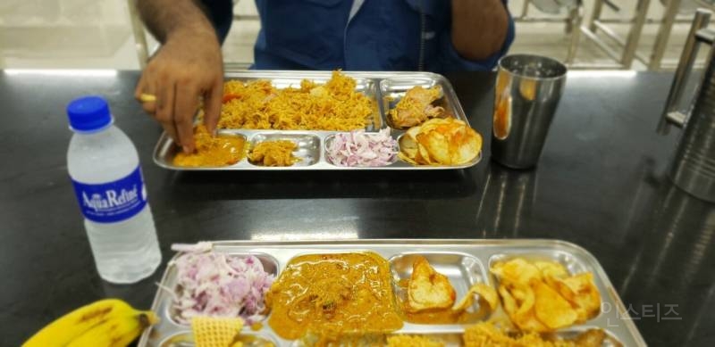 남초에 올라온 인도 공장의 구내식당 밥 퀄리티.jpg | 인스티즈