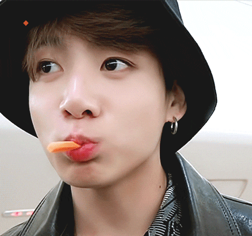 난 정국이 뭐 먹는거만 보면 귀여워서 미쳐버릴것같애 | 인스티즈