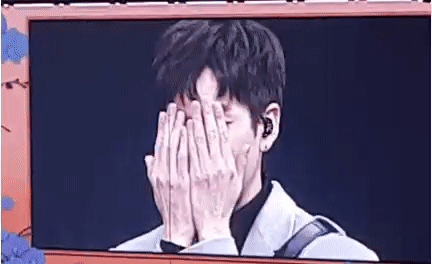 뉴이스트 곽아론 도대체 왜그래? | 인스티즈