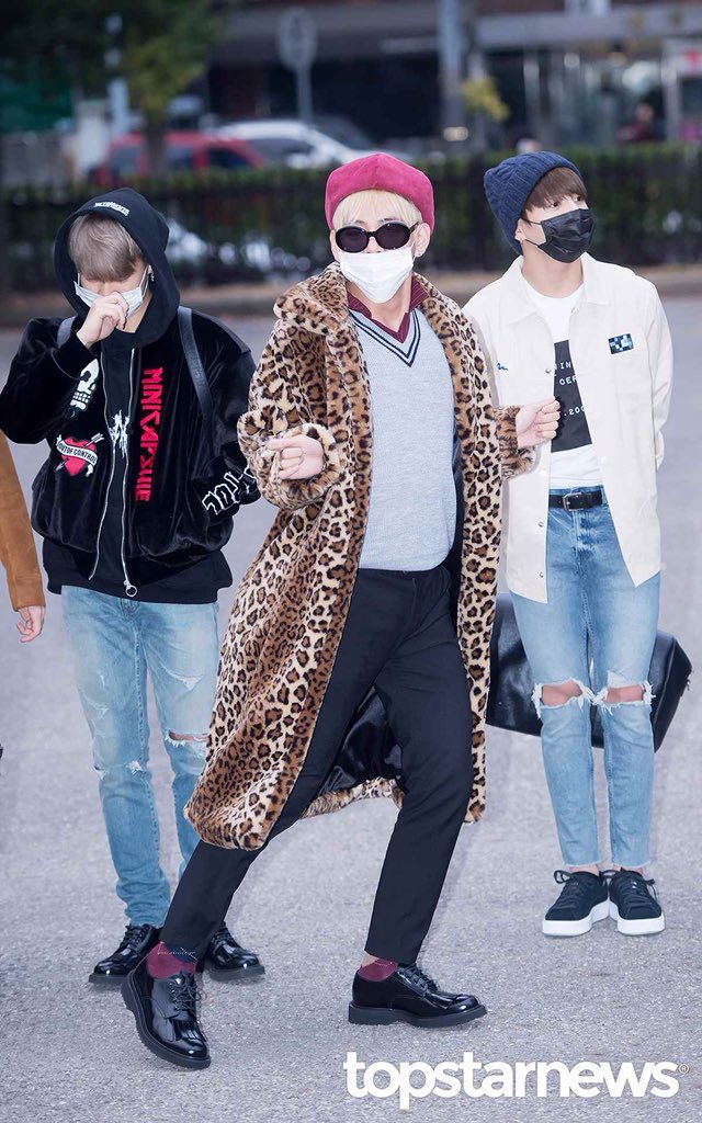 방탄 지민 이거 앞에 있는 멤버 창피해하는거 같애 | 인스티즈