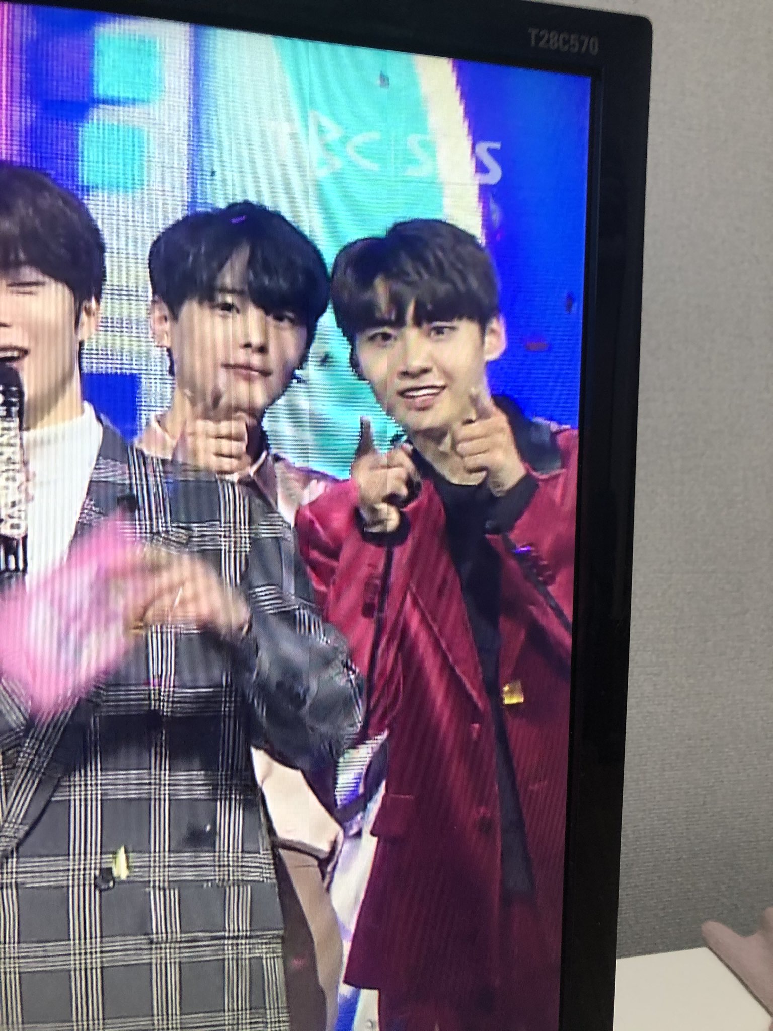 최병찬 이진혁 너네는 싸우면 혼나.. | 인스티즈