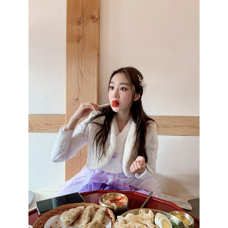 러블리즈 서지수 한옥마을가서 한복 입은거 사진 올라왔어.. | 인스티즈