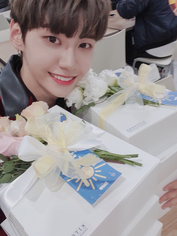 아악 이진혁 오늘 왜 이렇게 예뻐??ㅠㅠㅠㅠ | 인스티즈