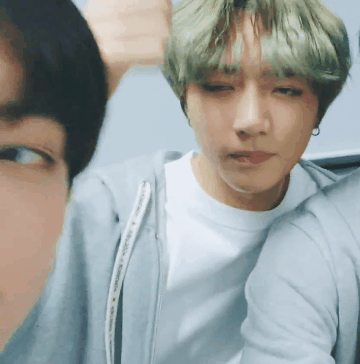 투바투 브이앱 귀여워서 즉석으로 움짤이랑 저호ㅏ질 쪘다 | 인스티즈