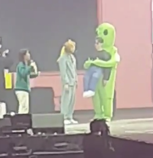 황민현 외계인한테 잡혀가는중ㅋㅋㅋㅋㅋㅋㅋㅋㅋㅋㅋㅋㅋㅋㅋ | 인스티즈