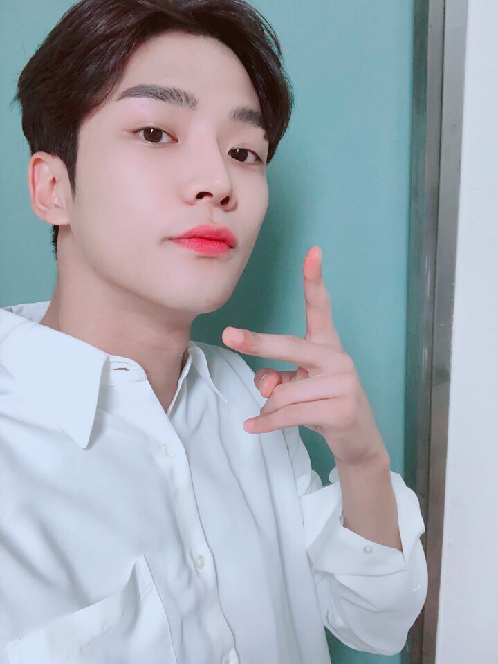 로운 셀카 이 두 장 레전드같아 | 인스티즈