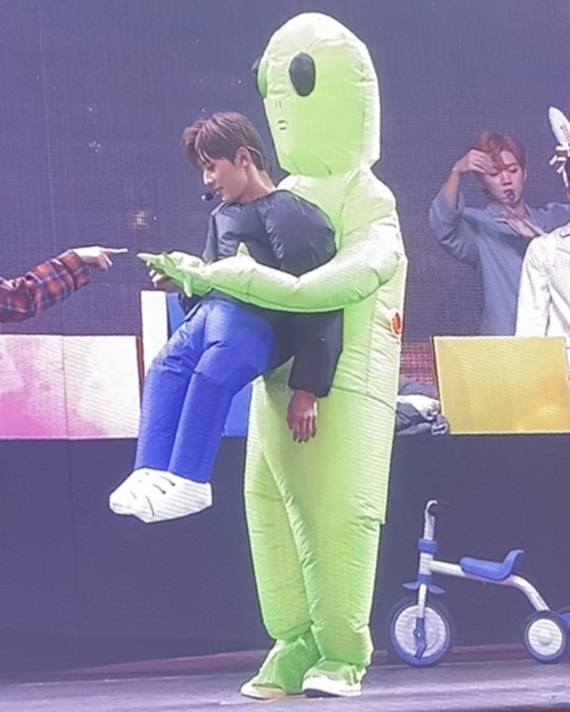 황민현 지켜 ㅠㅠ | 인스티즈