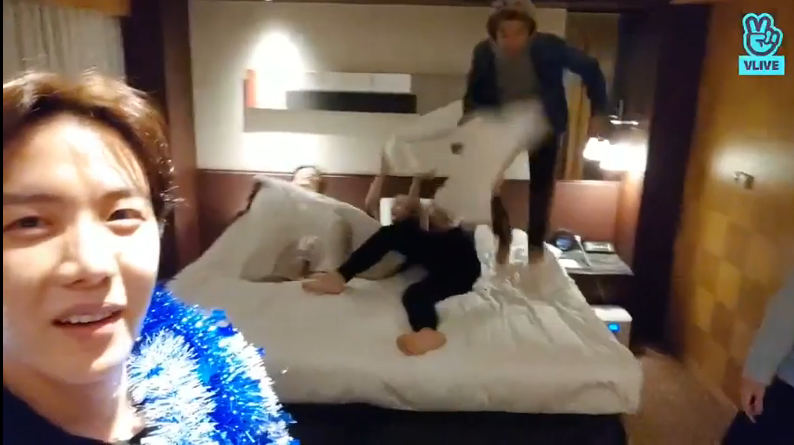 인기글 방탄 브이앱 영상으로 보면 더 대환장임 | 인스티즈