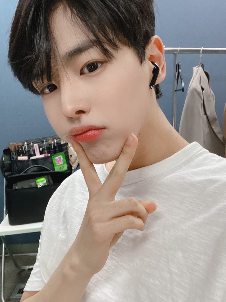 최병찬 오늘 공카멤트인스타 각각 사진 5장씩 올려줌ㅋㅋㅋㅋㅋㅋㅋㅋㅋㅋㅋ | 인스티즈