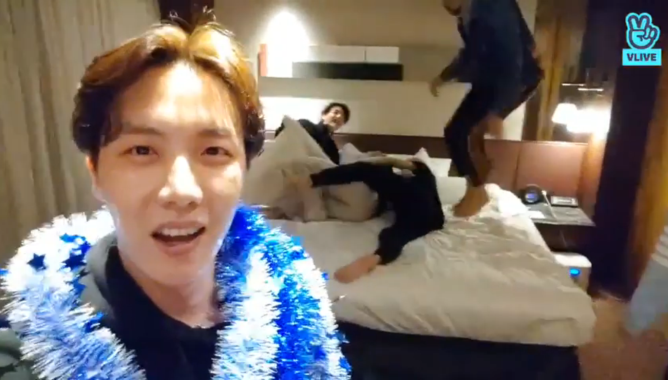 인기글 방탄 브이앱 영상으로 보면 더 대환장임 | 인스티즈