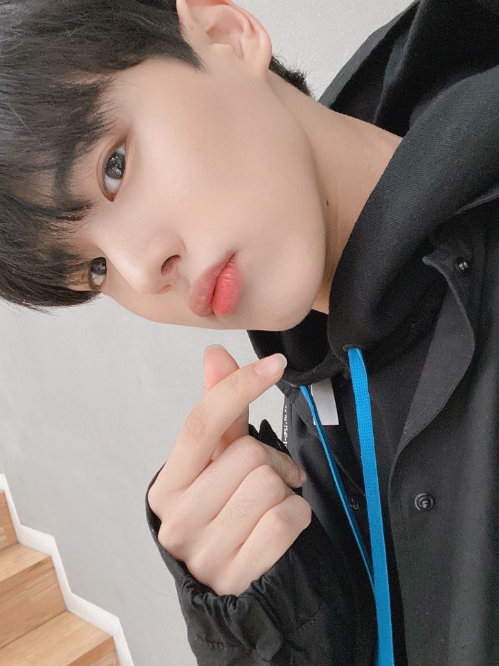 최병찬 오늘 공카멤트인스타 각각 사진 5장씩 올려줌ㅋㅋㅋㅋㅋㅋㅋㅋㅋㅋㅋ | 인스티즈