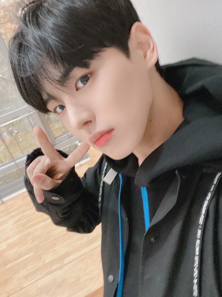 최병찬 오늘 공카멤트인스타 각각 사진 5장씩 올려줌ㅋㅋㅋㅋㅋㅋㅋㅋㅋㅋㅋ | 인스티즈