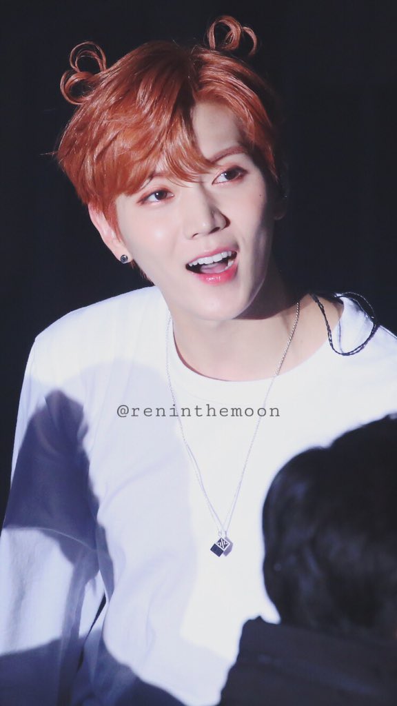 아니 뉴이스트 최민기 팬미팅 퇴근을 이렇게 해도되나? | 인스티즈