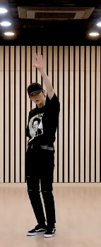 투바투 연준 안무영상 사복 뭐야...?👥..핏 대박이래...👥올블랙...👥실화래.. | 인스티즈