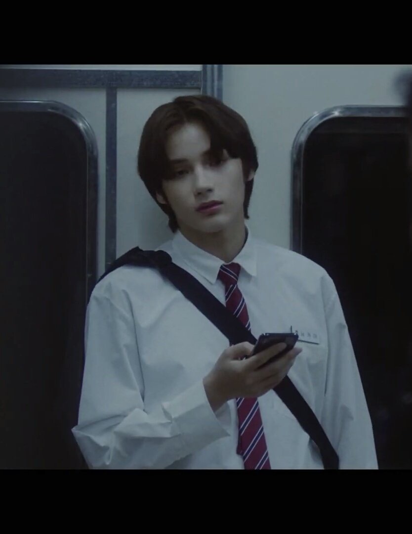 ㅋㅋㅋ투바투 뮤비 지하철씬 휴닝카이 캡쳐 3장 모아봄.. 얘 미쳤구나 | 인스티즈