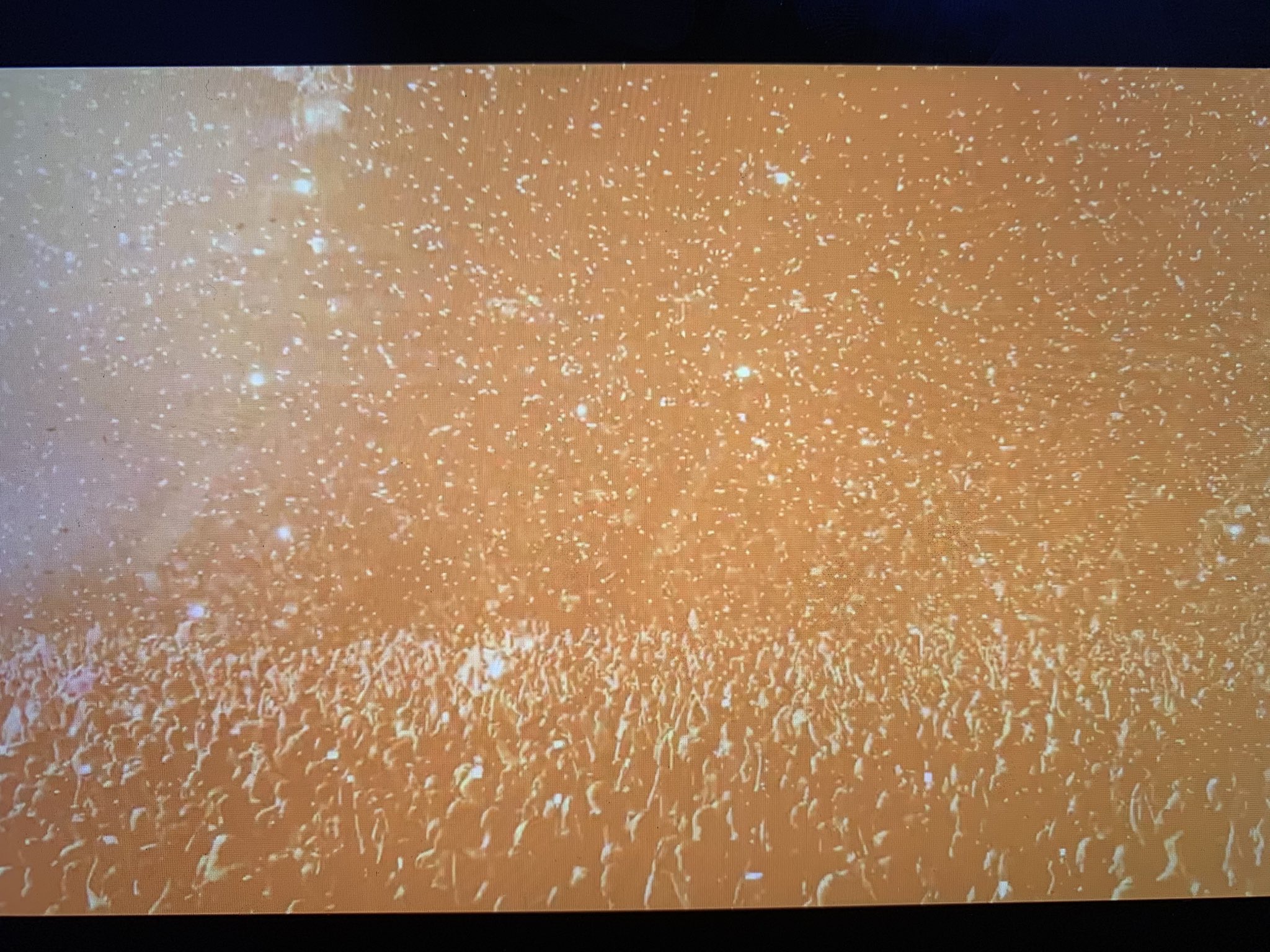 투바투 뮤비 이 장면 콘서트장 붕괴되는 걸로 보여..? | 인스티즈