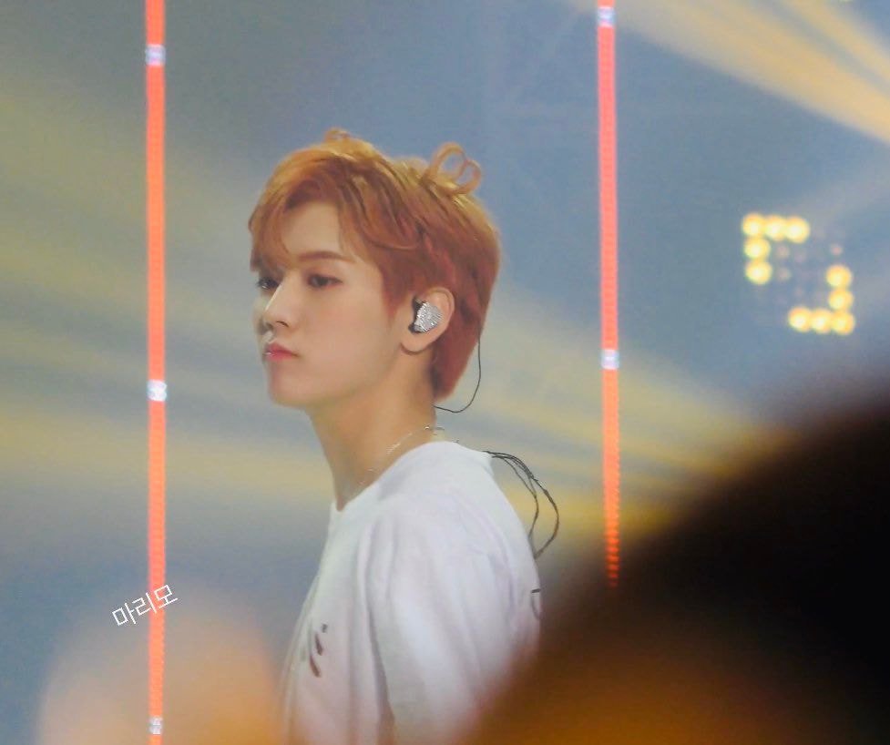 아니 뉴이스트 최민기 팬미팅 퇴근을 이렇게 해도되나? | 인스티즈