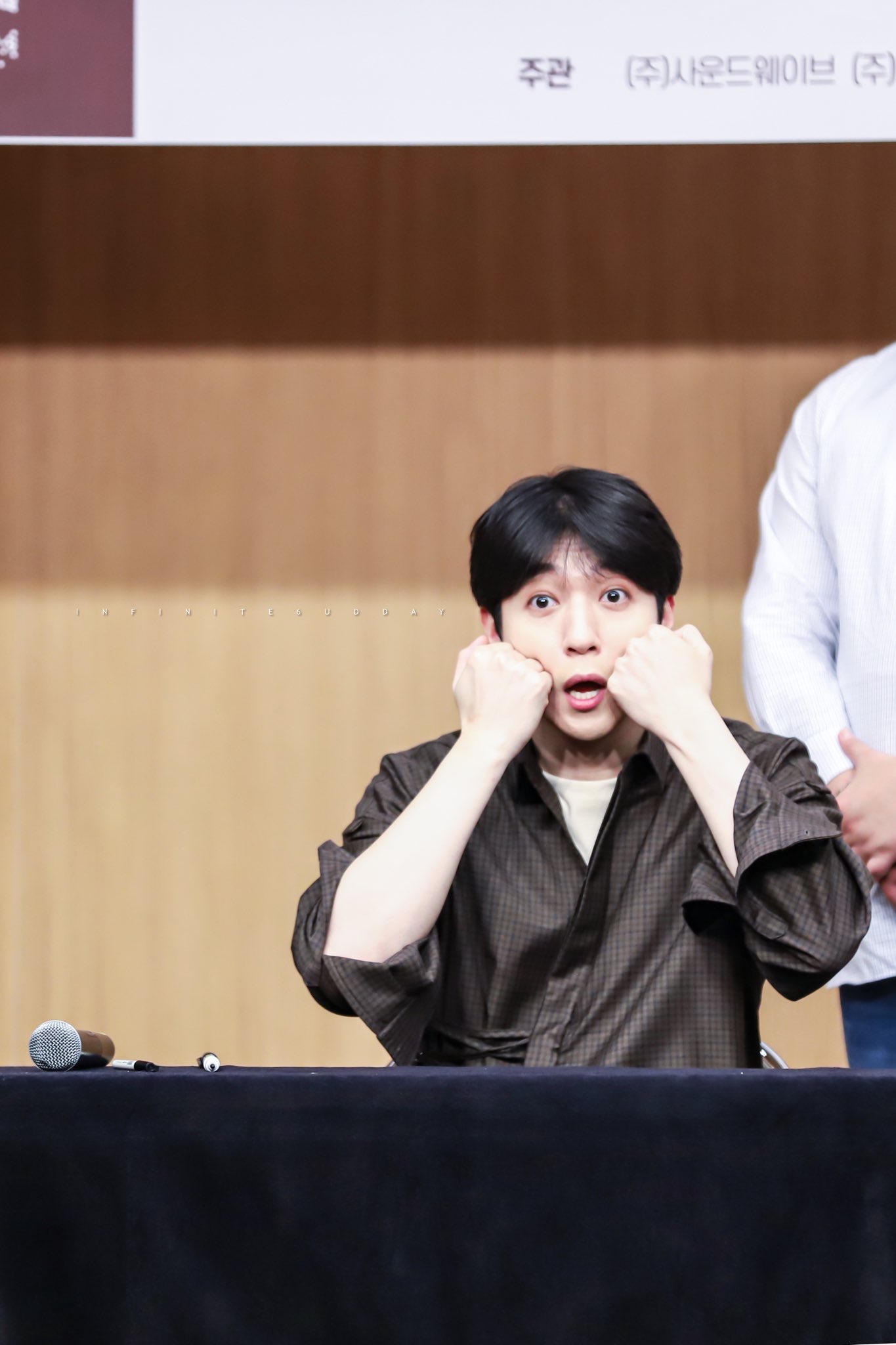 데이식스 성진 손 ㄹㅇ 커 | 인스티즈