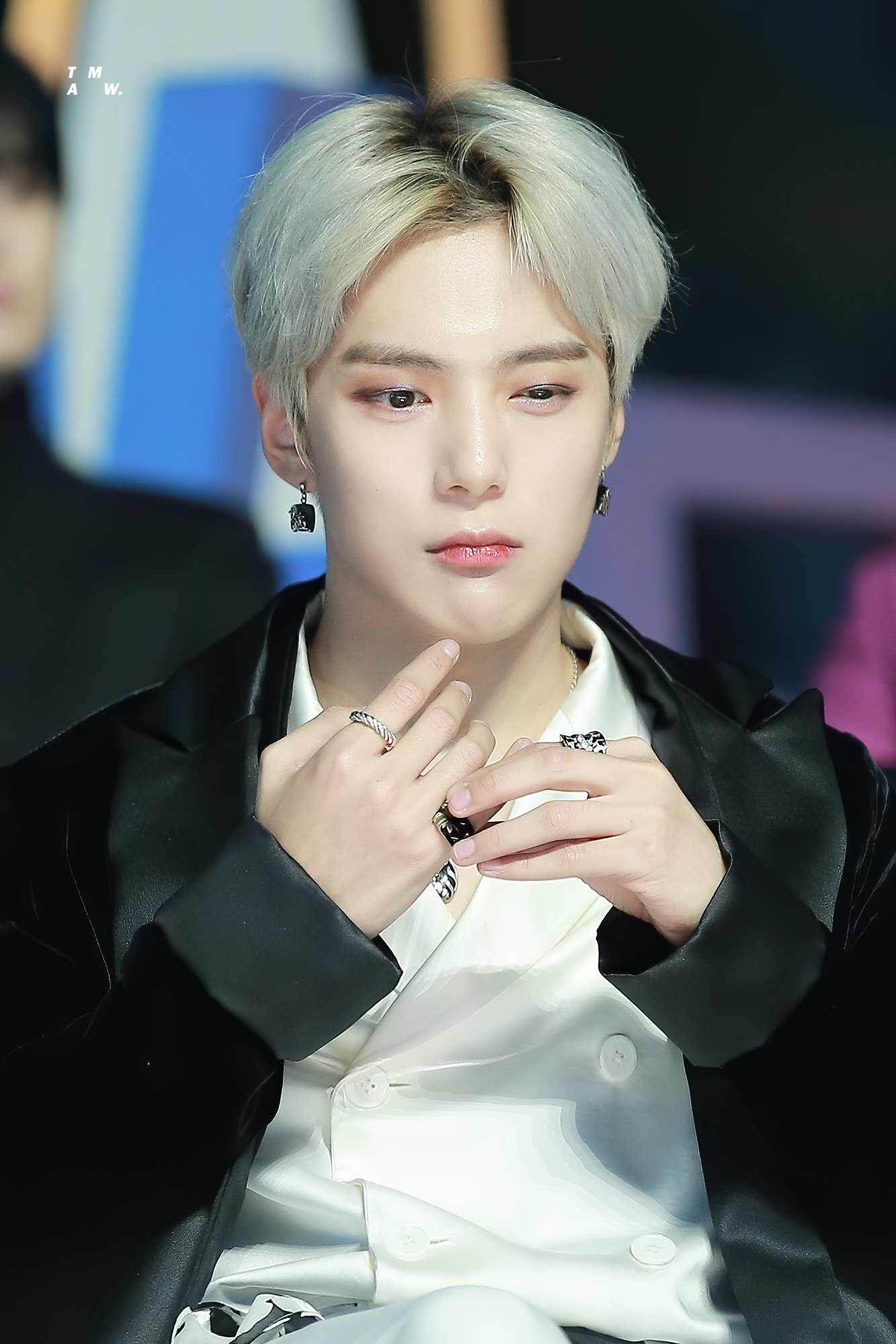 브이라이브어워즈 사진 그만 저장하고 싶은데 너무 잘생겼다.... | 인스티즈