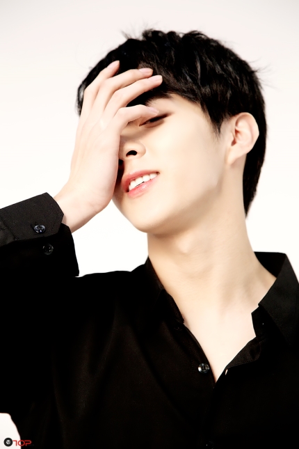 김우석 이거 지금까지 내가 본 아이돌 기사 움짤중에 제일 쩐닼 ㄱ | 인스티즈