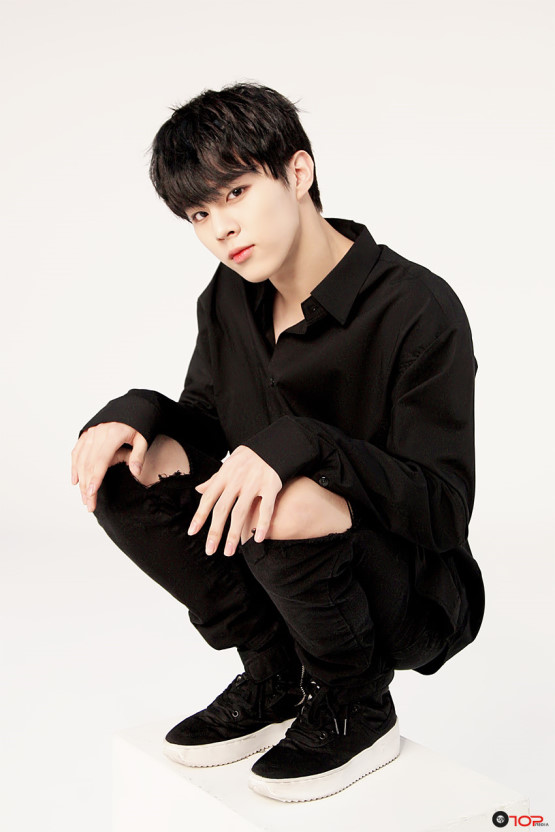 김우석 이거 지금까지 내가 본 아이돌 기사 움짤중에 제일 쩐닼 ㄱ | 인스티즈