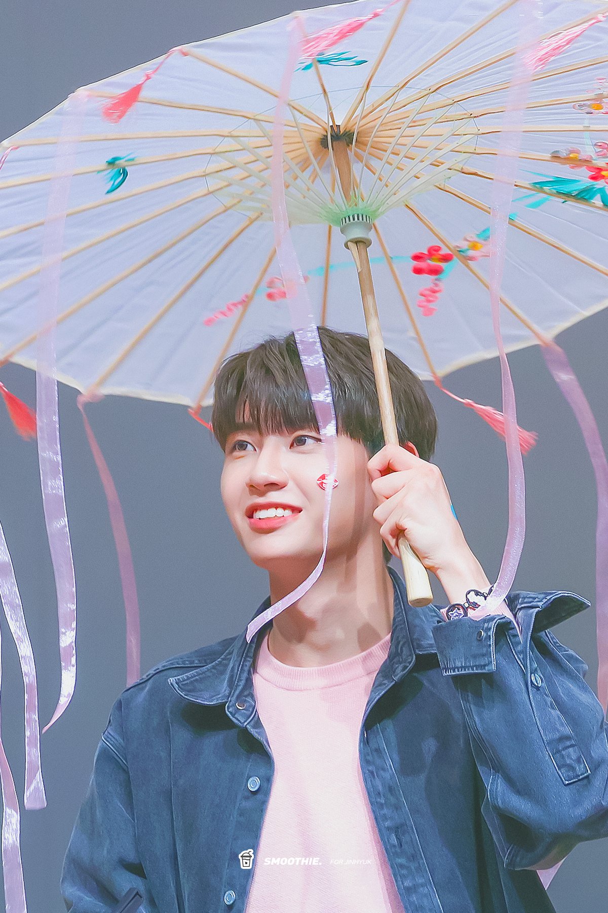 이진혁 이 우산 먼딬ㅋㄱㄱㄱㅋㄱㄱㄱㄱㄱ | 인스티즈