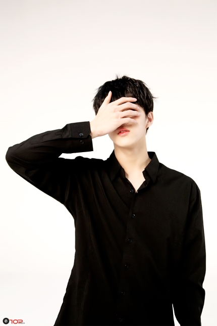 김우석 이거 지금까지 내가 본 아이돌 기사 움짤중에 제일 쩐닼 ㄱ | 인스티즈