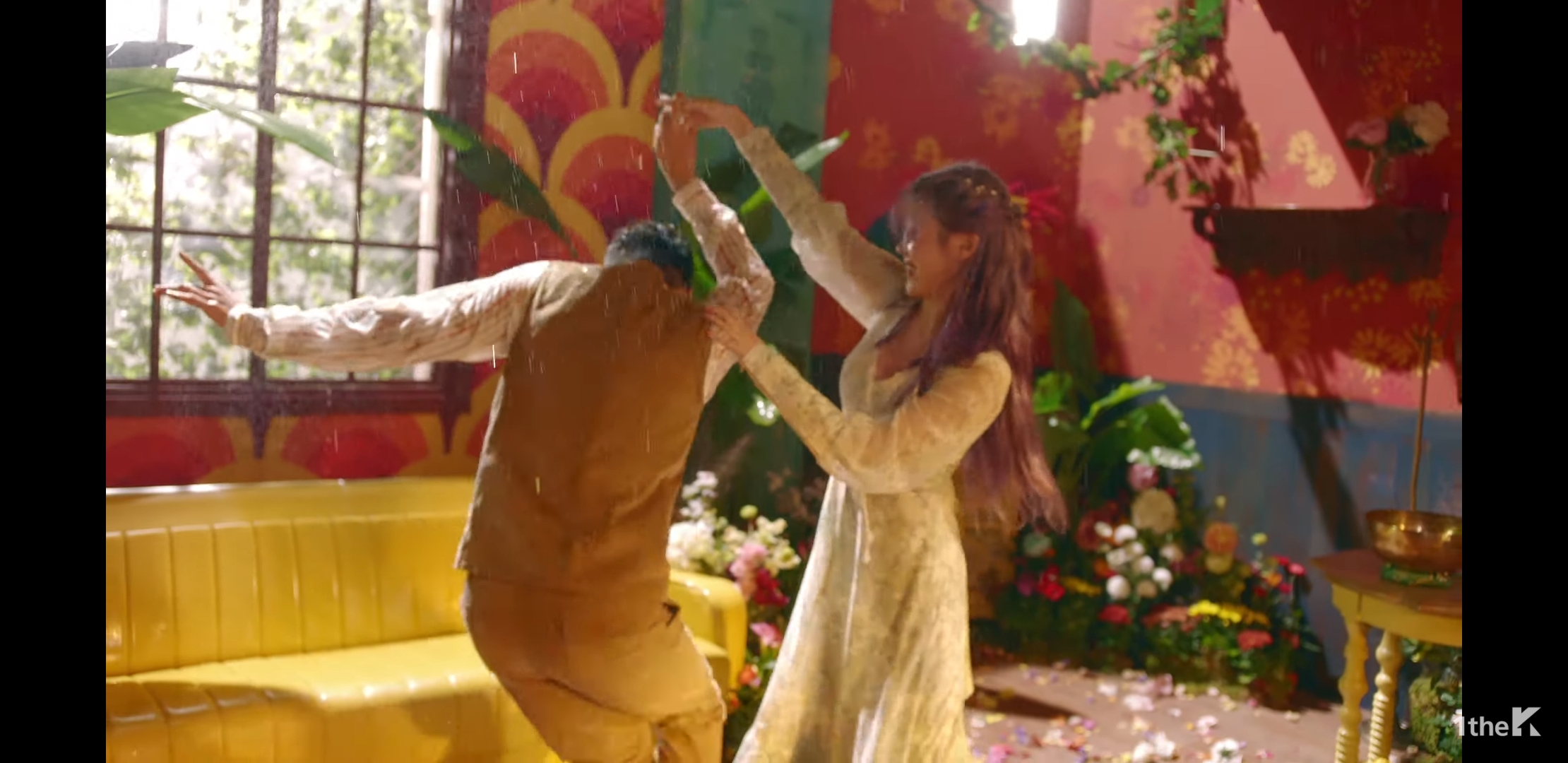 진짜 아이유 뮤비 노래 다 대박 우리가바라는 이현우아이유93라인 뭉친거봐야되는 이윸ㄱㅋㄱㄱㅋㄱㄲㄱㅋㅋㅋ | 인스티즈