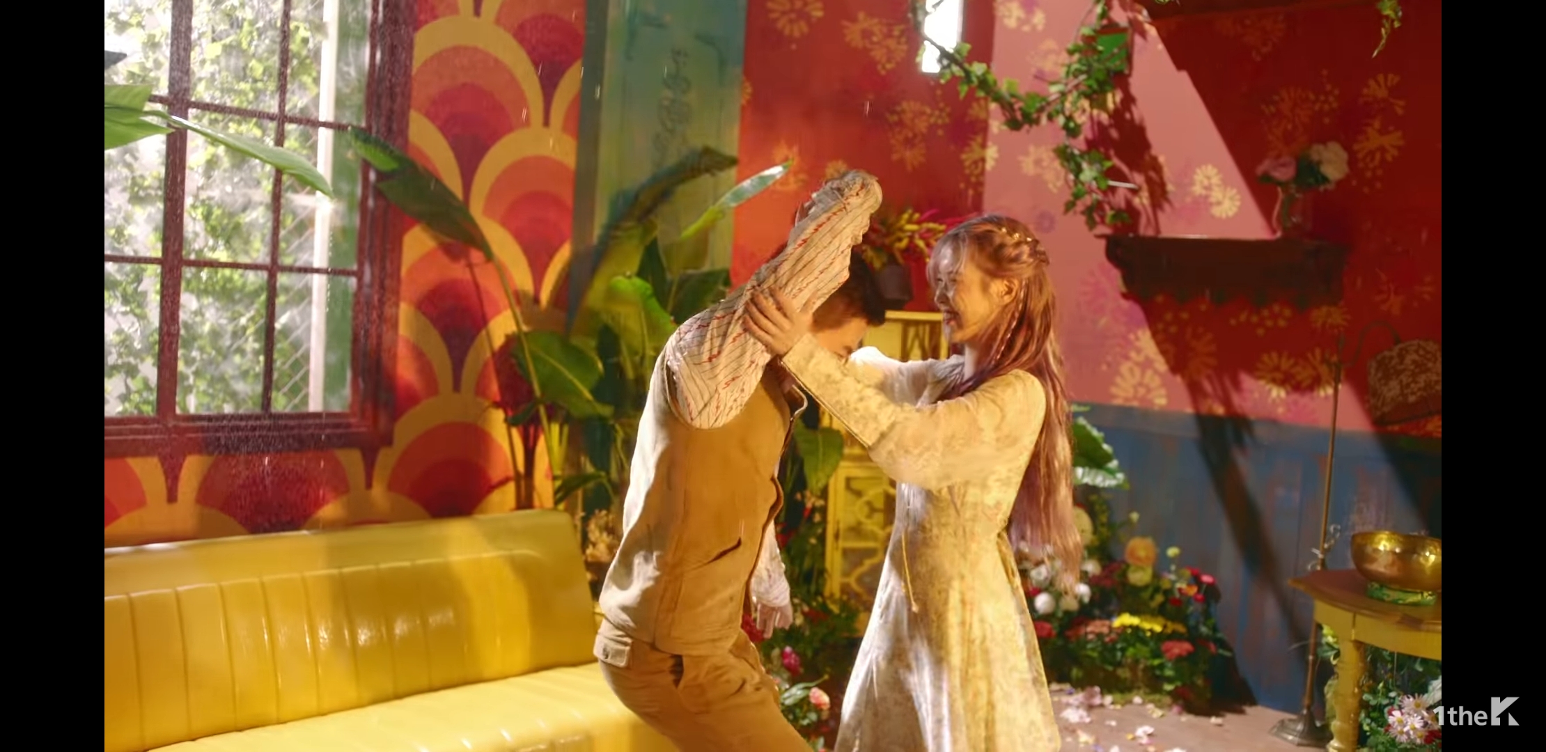 아이유이현우 여기 댕웃기다곸ㅋㅋㅋㄲㅋㄲㅋㅋㅋㅋㅋㅋ(주어:여자가 도는 춤) | 인스티즈