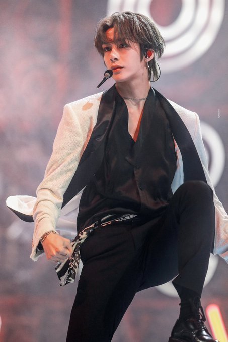 브이라이브어워즈 사진 그만 저장하고 싶은데 너무 잘생겼다.... | 인스티즈