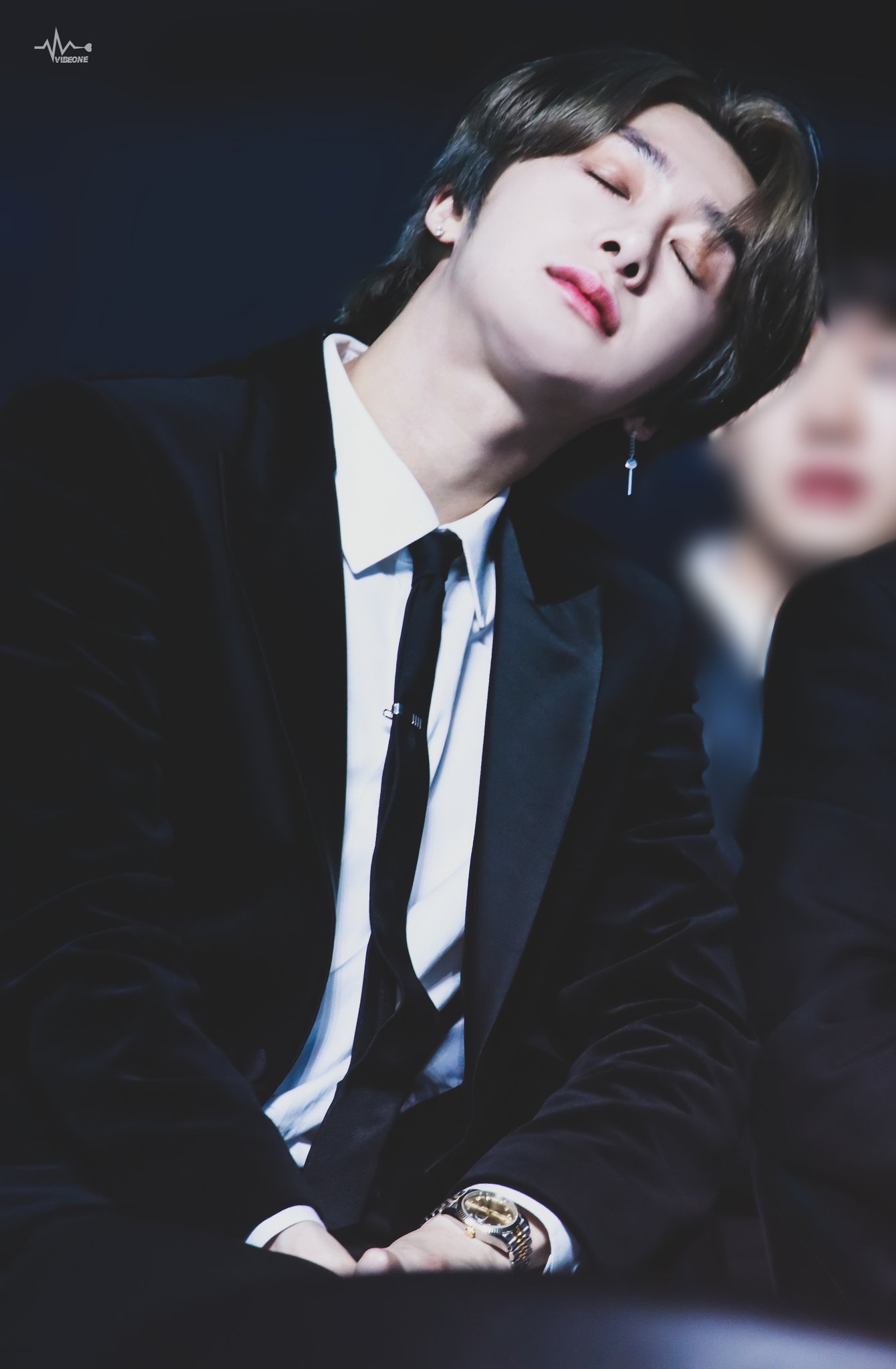 브이라이브어워즈 사진 그만 저장하고 싶은데 너무 잘생겼다.... | 인스티즈