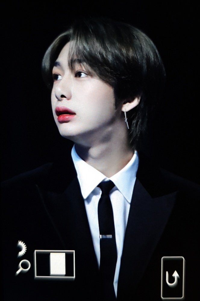 브이라이브어워즈 사진 그만 저장하고 싶은데 너무 잘생겼다.... | 인스티즈